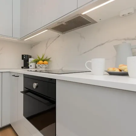 Boutiq Park Elegant With Parking By Renters Apartment