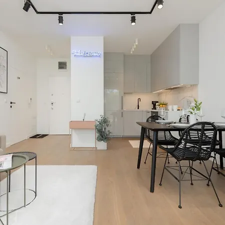 Boutiq Park Elegant With Parking By Renters Apartment Warsaw